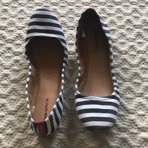 Mossimo black and white striped flats